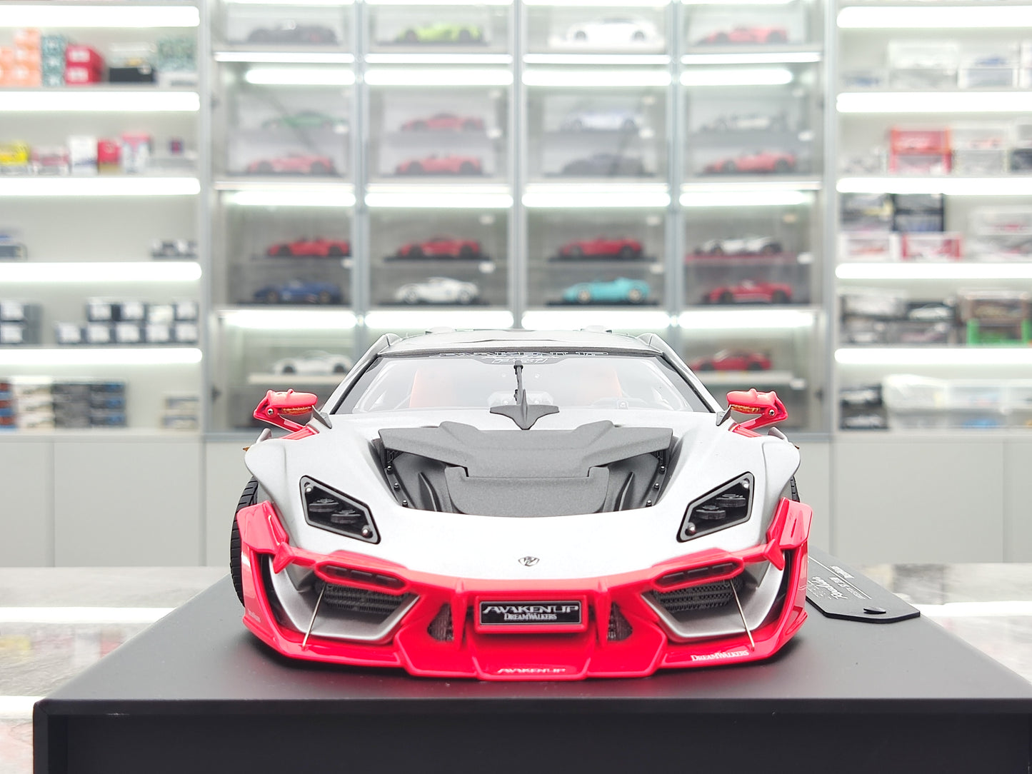 Dreamwalkers 1/18 Lamborghini Awakenup-P61 Arĝent-Elektrokovrita Limigita Eldono Modelaŭto A-D61-ST02