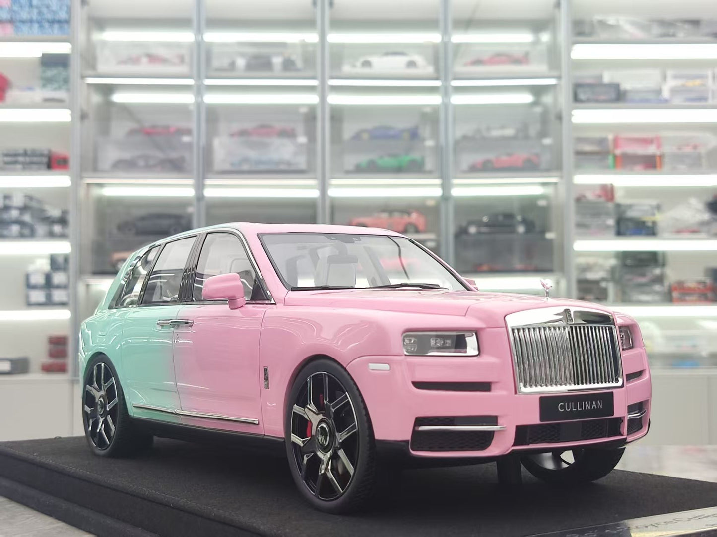 GL 1/18 Rolls-Royce Cullinan Pink and Green Resin Model JS-GL036