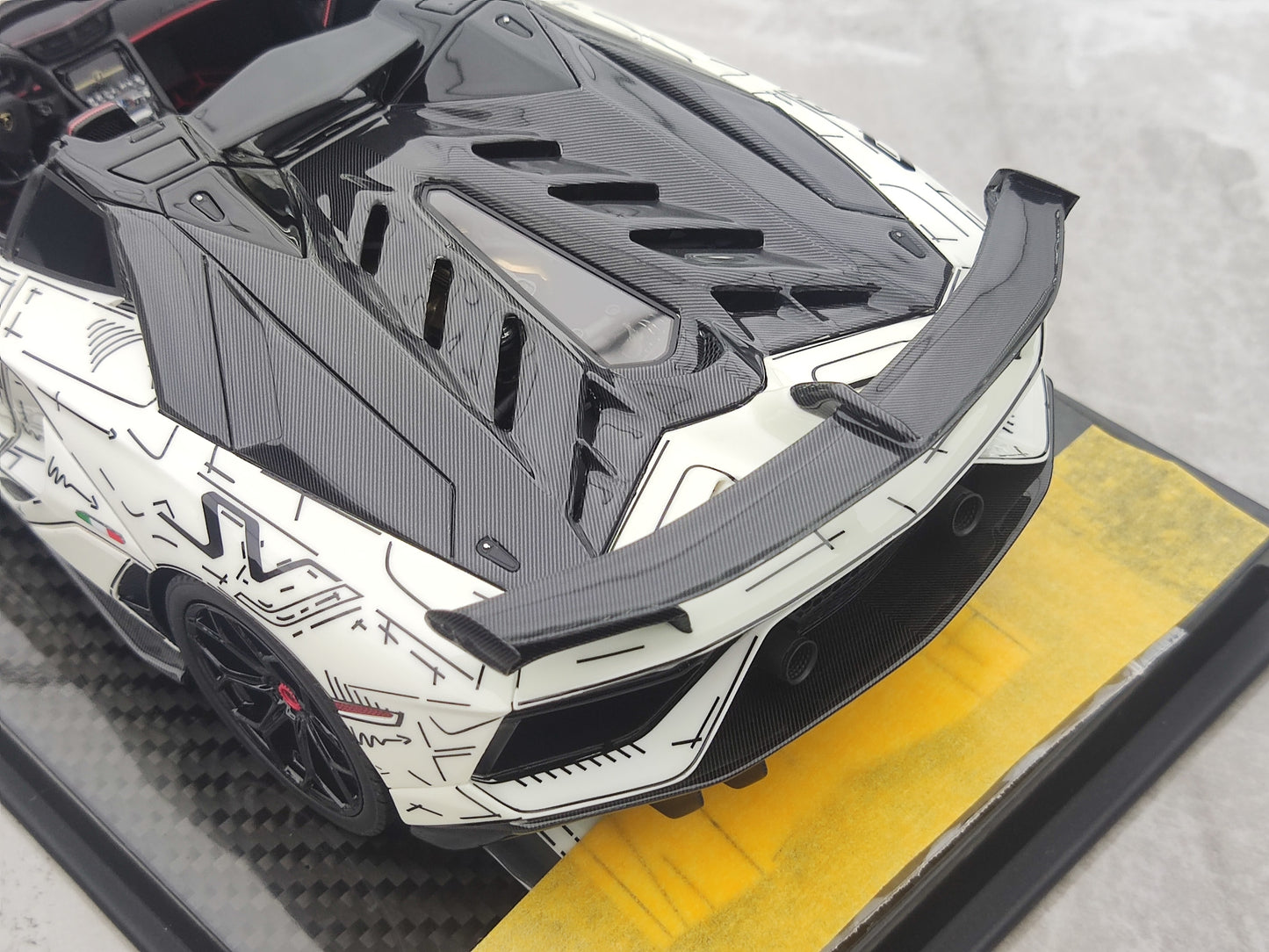 RUNNER 1/18 Lamborghini SVJ Luminous Model Car Collectible JM-RNR039