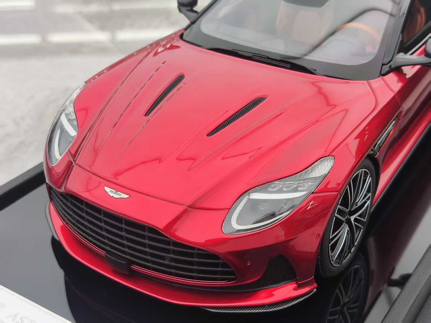 MOTORHELIX 1/18 Aston Martin DB12 COUPE, Metallic Red, Resin Car Model MH312