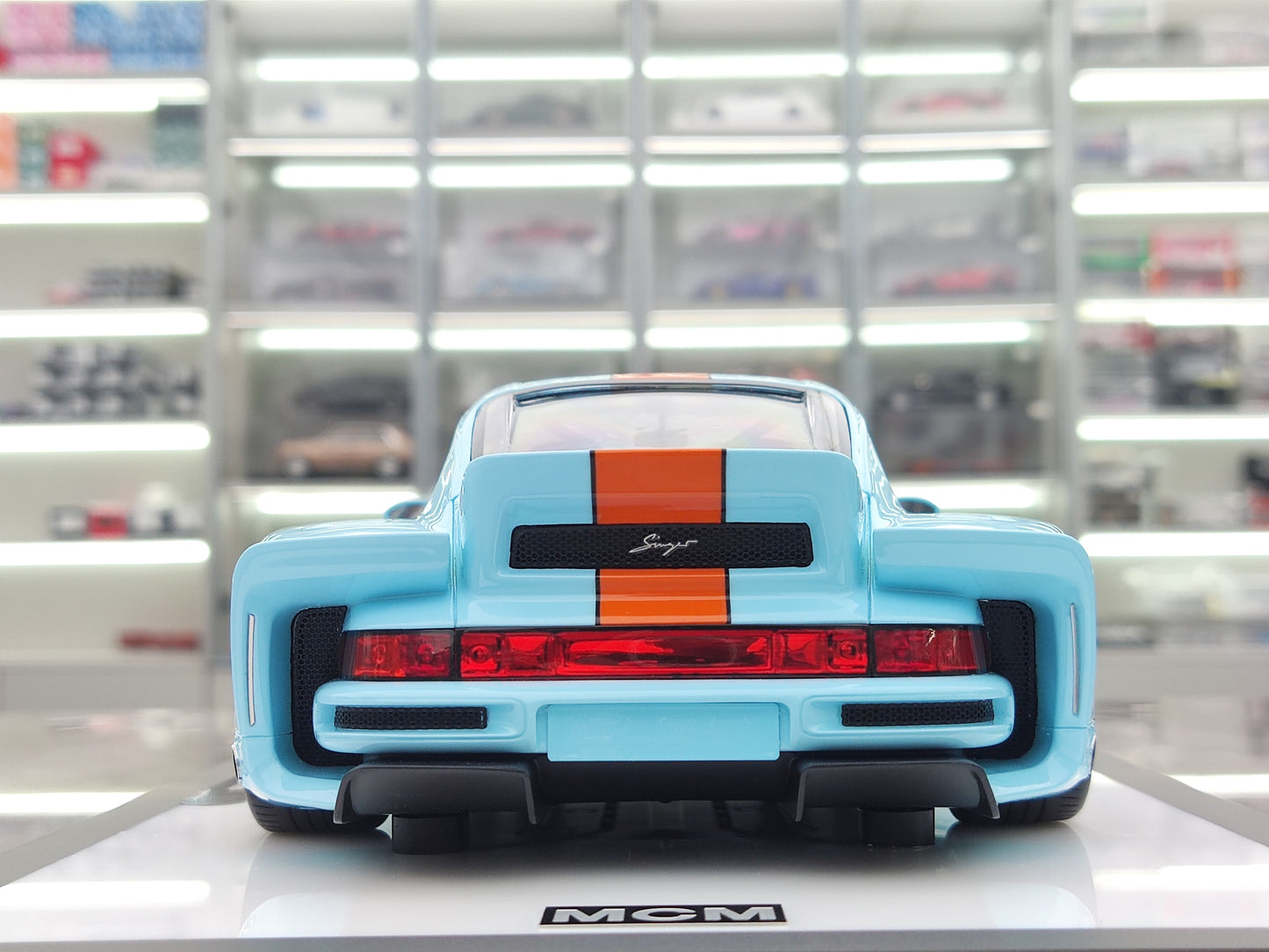 MCM 1/18 Porsche Singer DLS Turbo Acrylic Base with Bay/High Spoiler MCM013