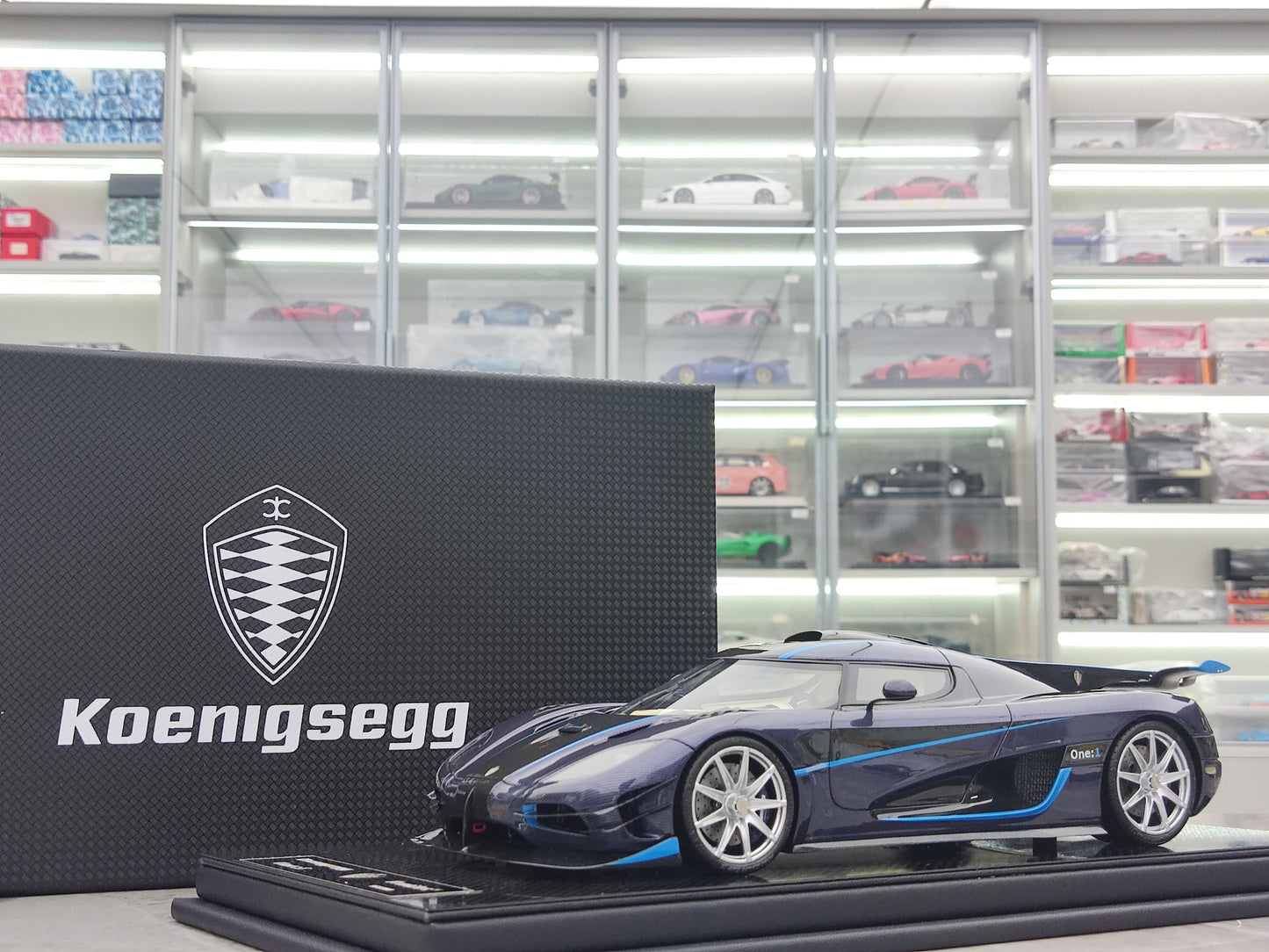 FRONTIART 1/18 Koenigsegg ONE:1 Carbon Blue FA047
