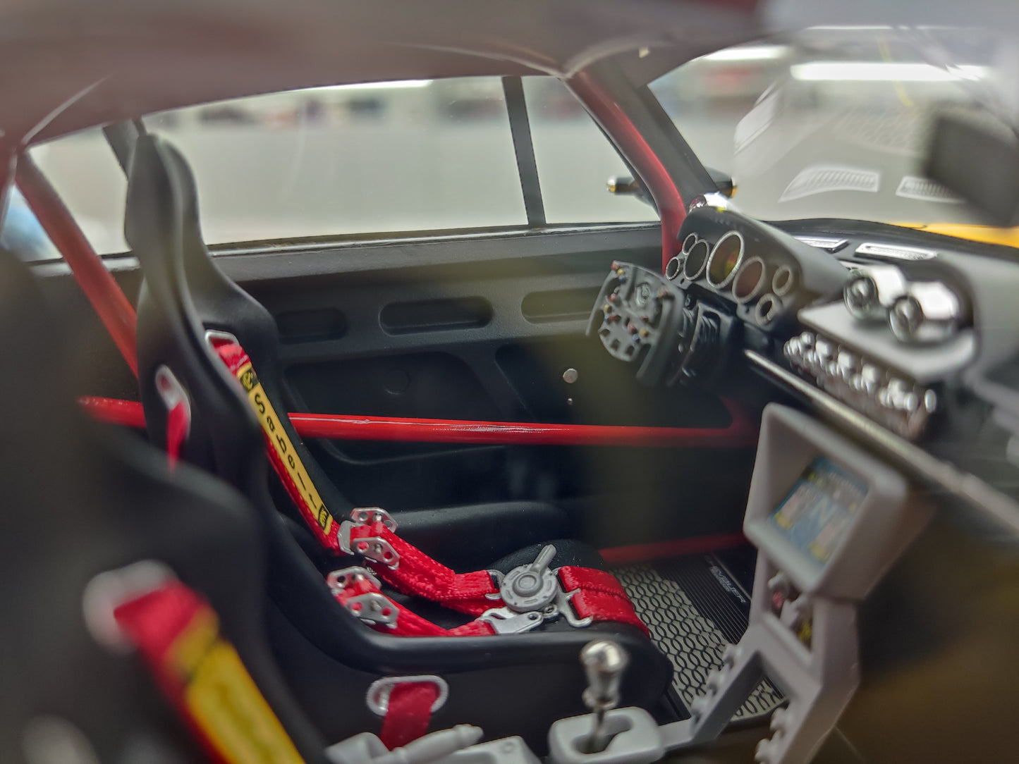 Dreamwalkers 1/18 Porsche CHEVALIER D995 Brile Flavaj Simuladaj Aŭtomodelaj Ornamaĵoj C-D995-YV01