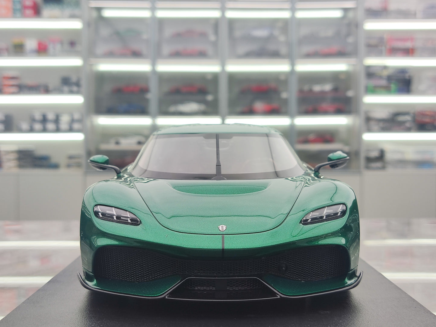 GT Spirit 1/18 Koenigsegg GEMERA RACING Verda Simulada Modelaŭto GT888
