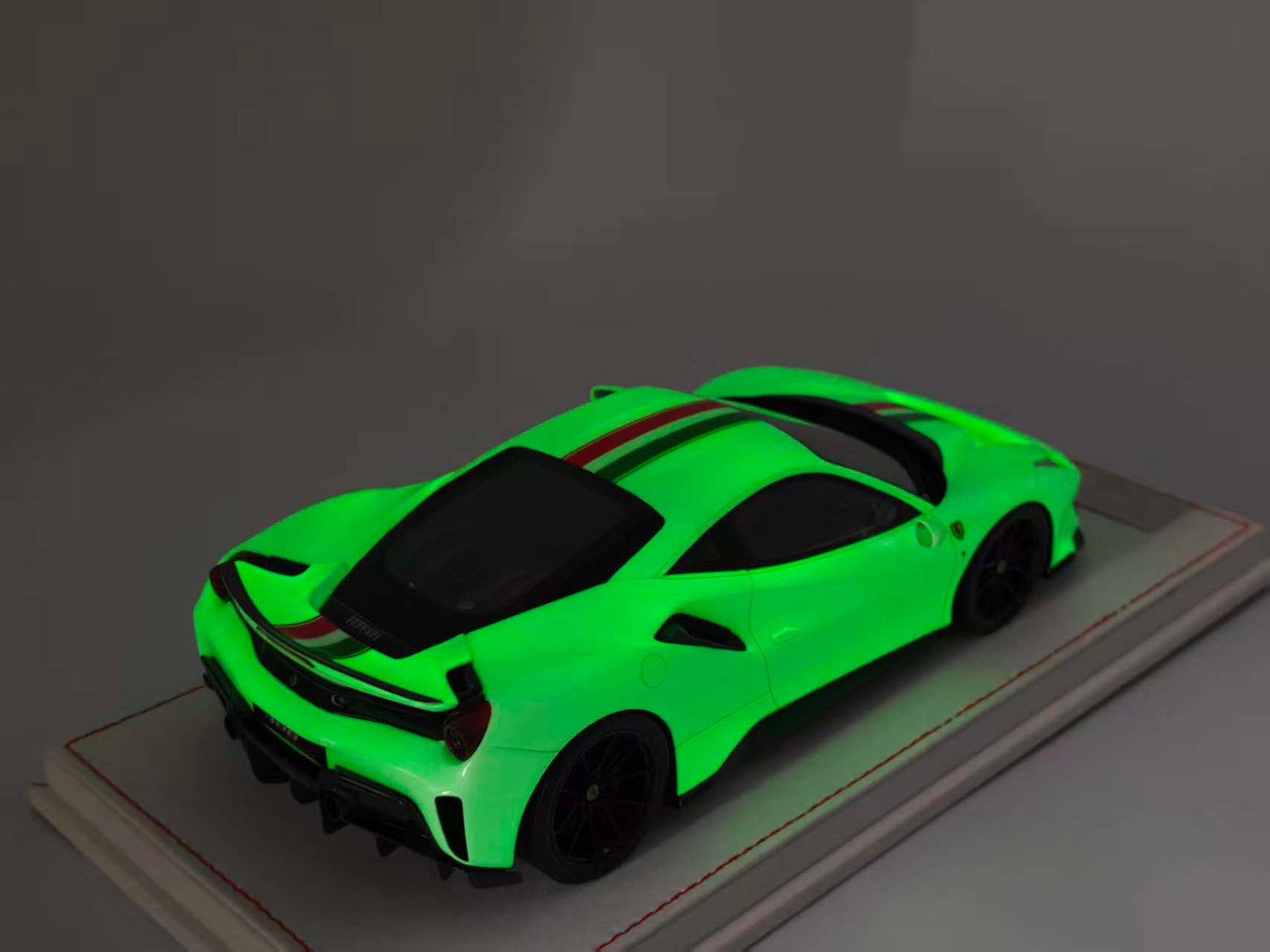 GH MODEL 1/18 Ferrari Novitec 488pista Glowing Green GH008