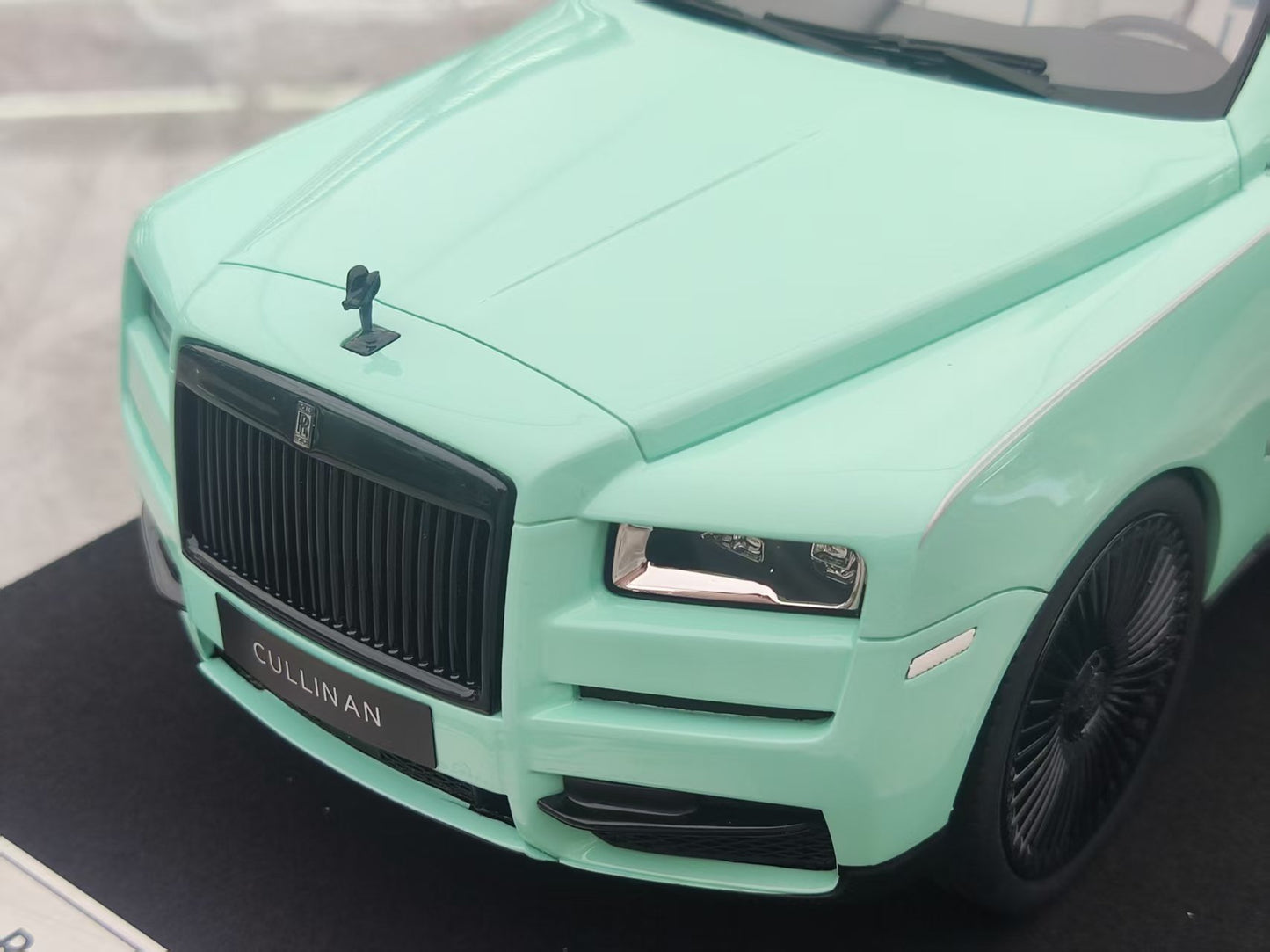 GL 1/18 Rolls-Royce Cullinan Saga Green JS-GL028