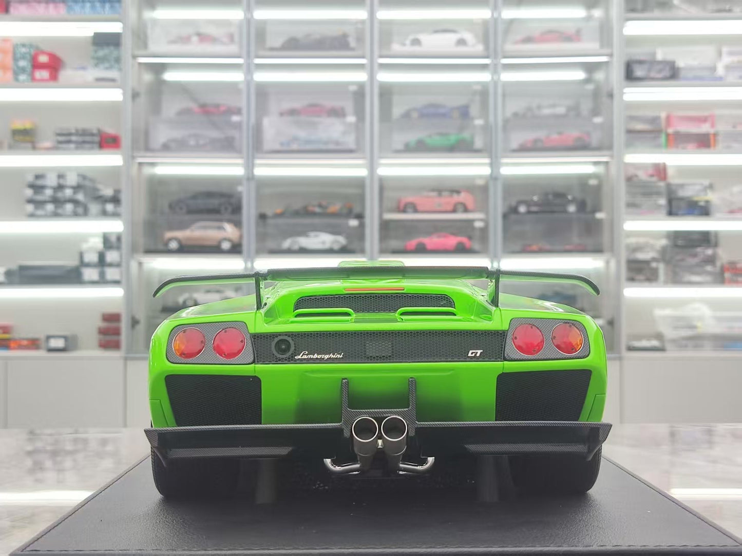GL 1/12 Lamborghini Diablo GT Apple Green Model Car JS-GL009