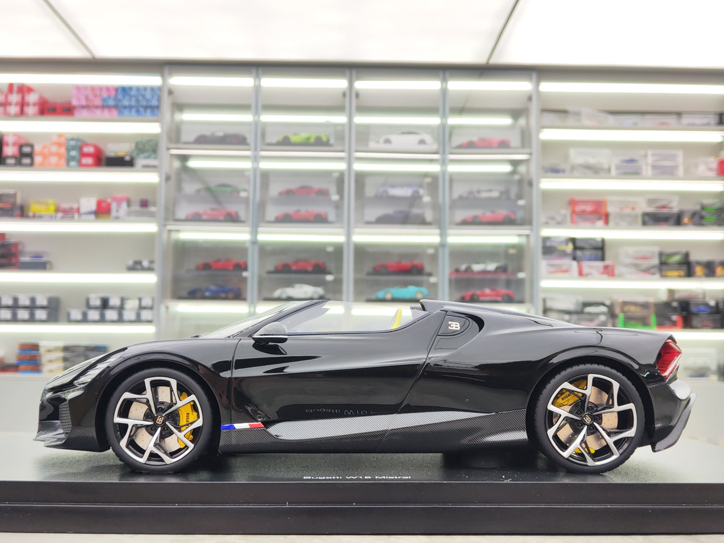 Topspeed 1/18 Bugatti w16 Mistral black resin car model ornaments TS0597