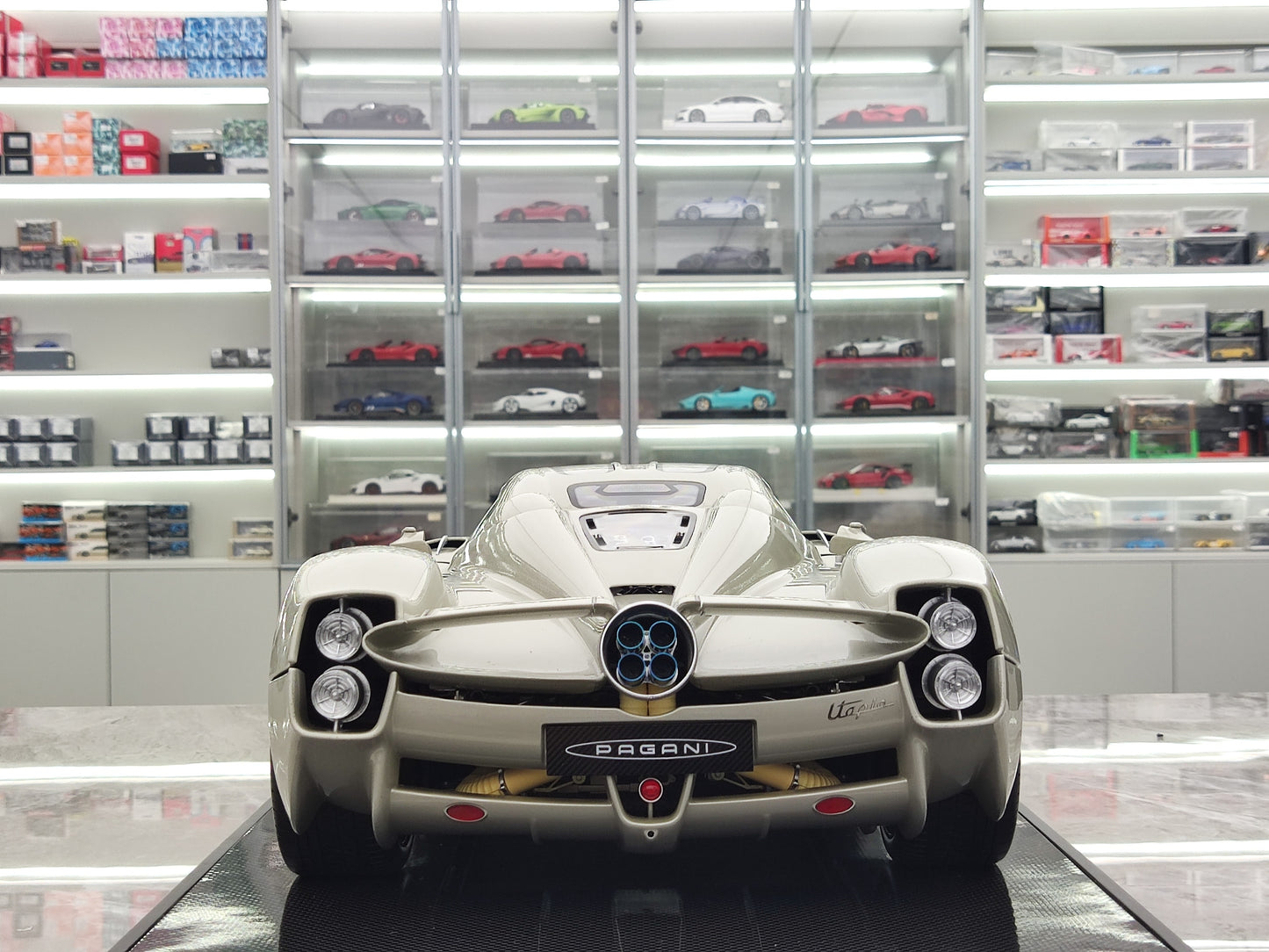 POCHER 1/8 Pagani Utopia Coupé Rinascimento Lucido Pocher Finished Product Release Color Alloy Model Ornaments PC004