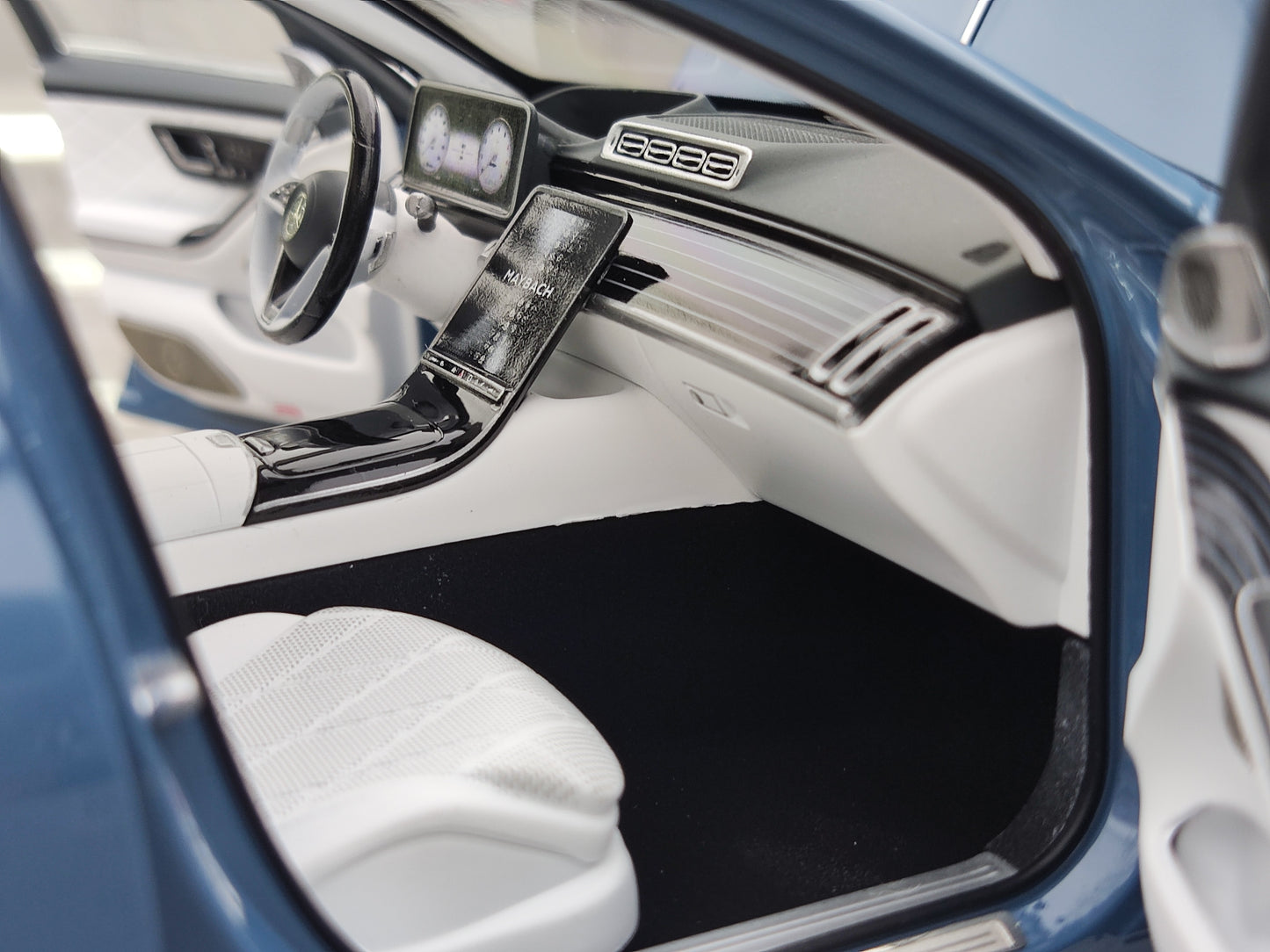 Almost Real 1/18 Mercedes-Benz Maybach S-Class Vintage Blue 820135