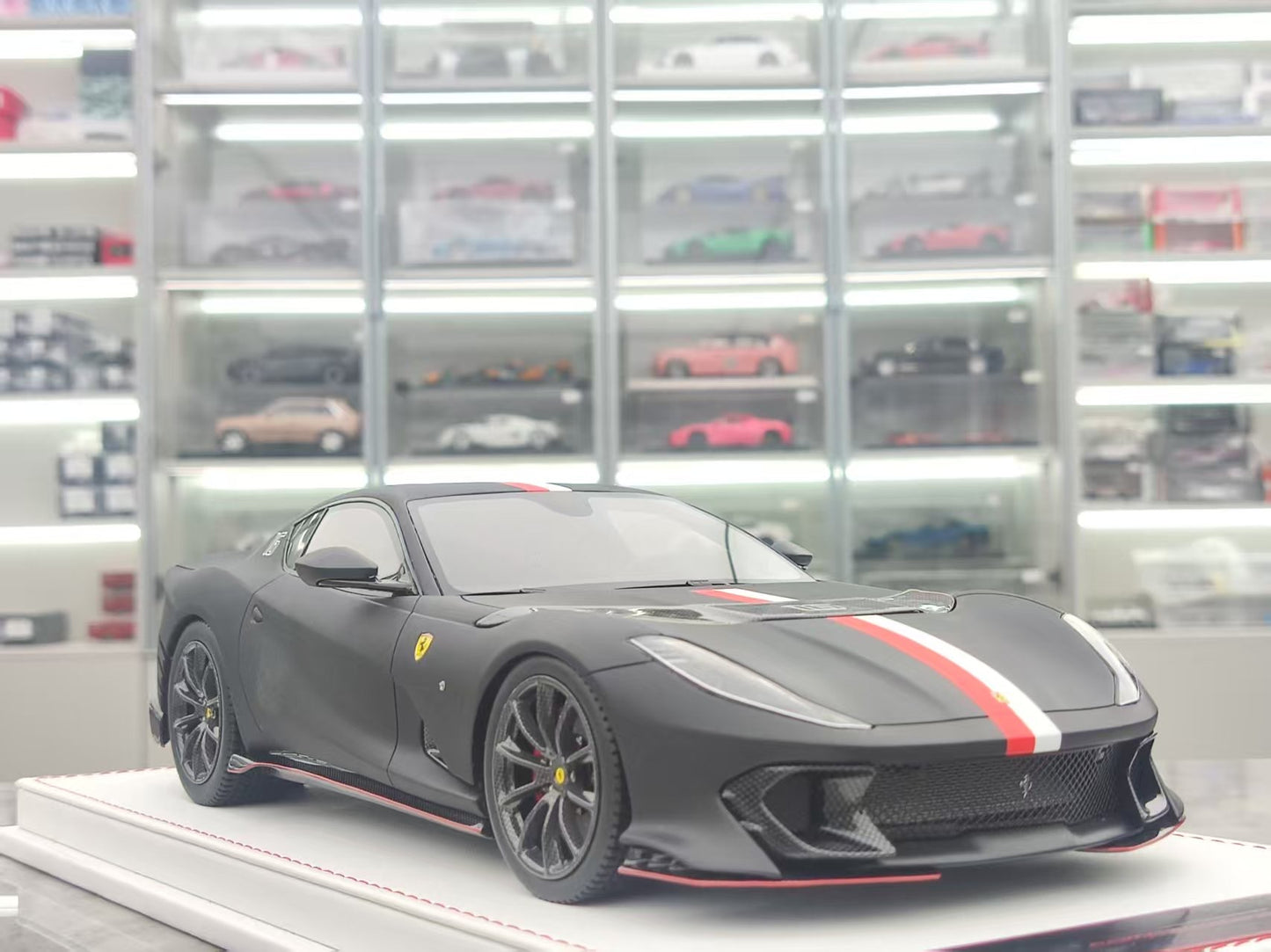 TE 1/18 Ferrari 812 Competizione Matte Black JS-TE005