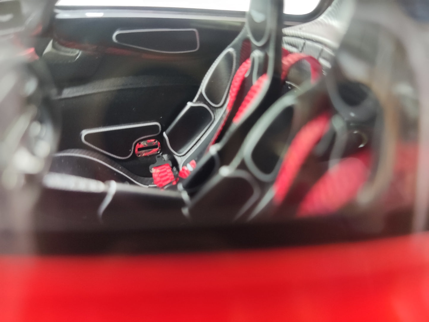 FRONTIART 1/18 Aston Martin Valkyrie Apple Red FA174