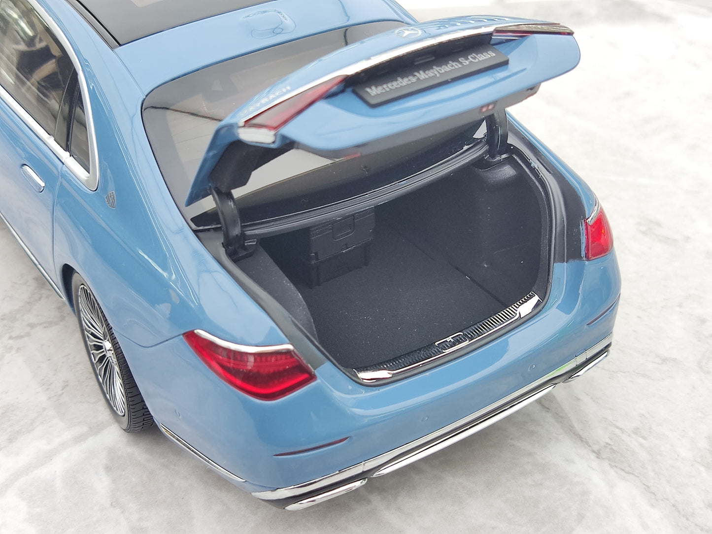 Almost Real 1/18 Mercedes-Benz Maybach S-Class Vintage Blue 820135