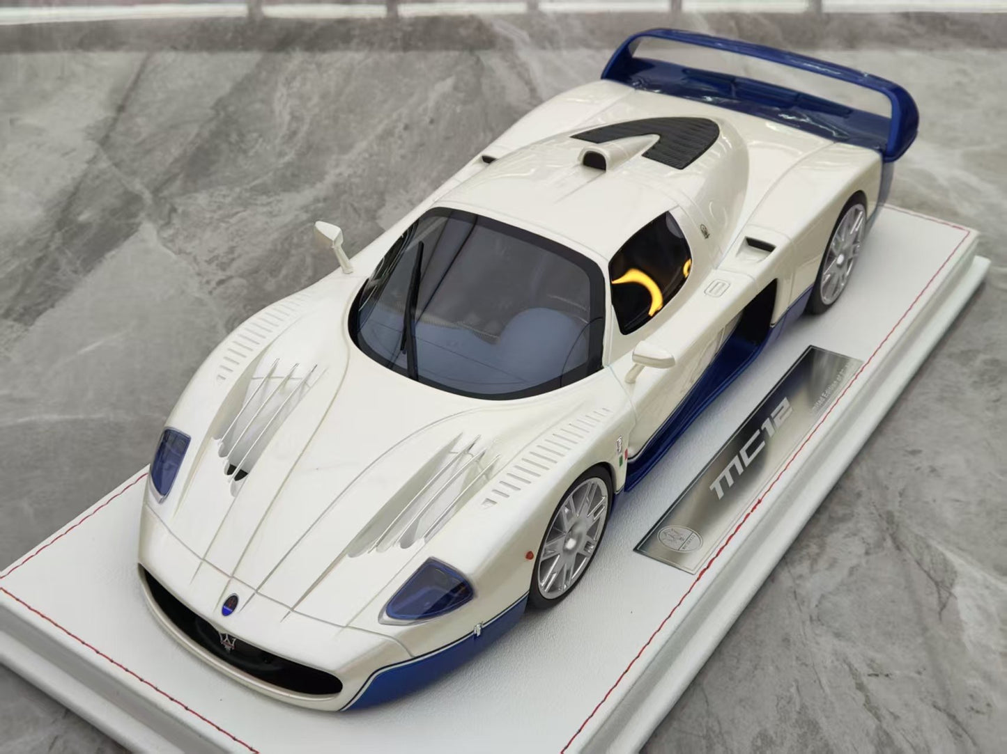 GL MODEL 1/18 Maserati MC12 Street Edition Simulation Car Model GM007