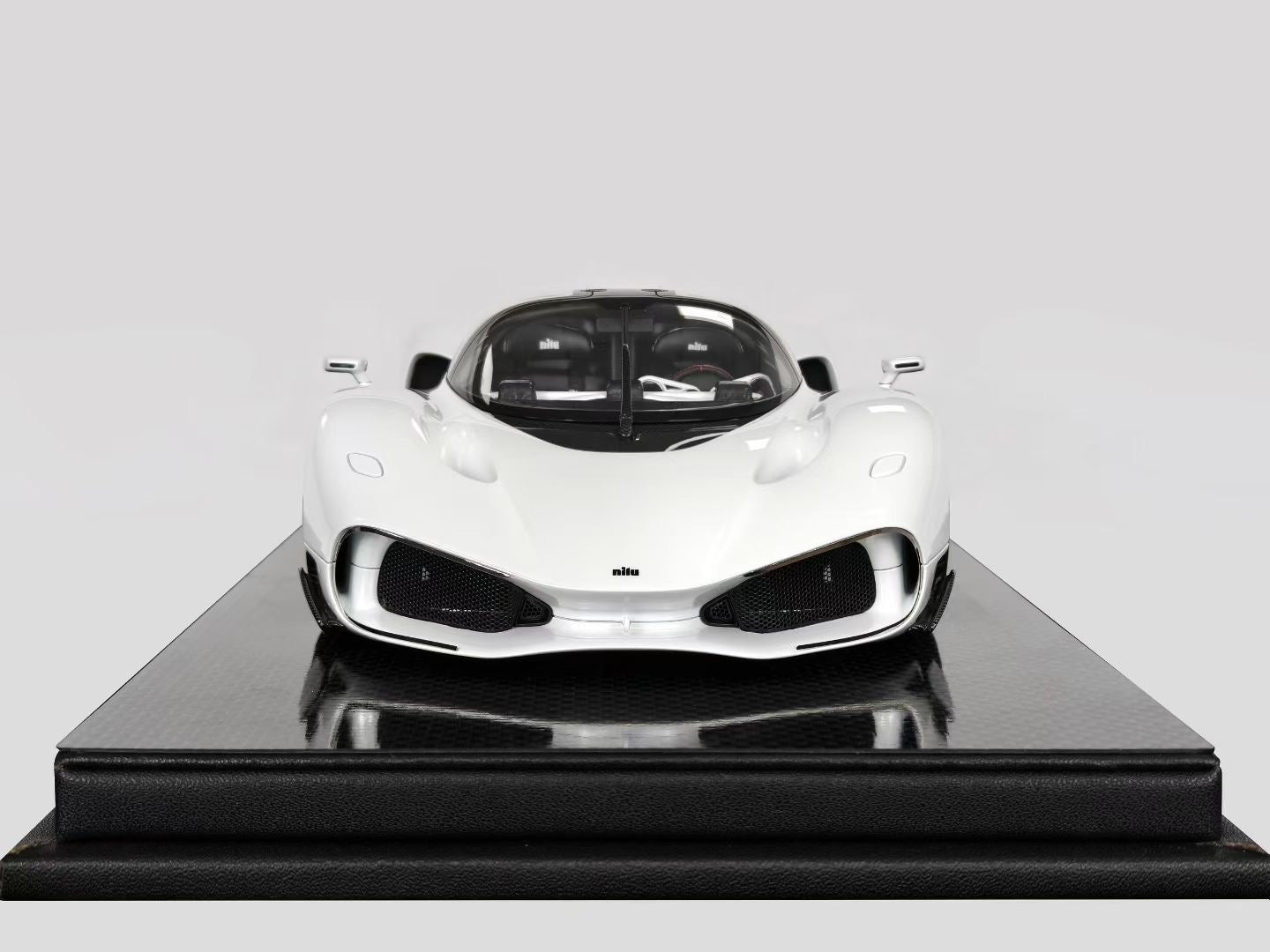 Frontiart 1/18 Nilu27 White Limited Edition Simulated Model Car