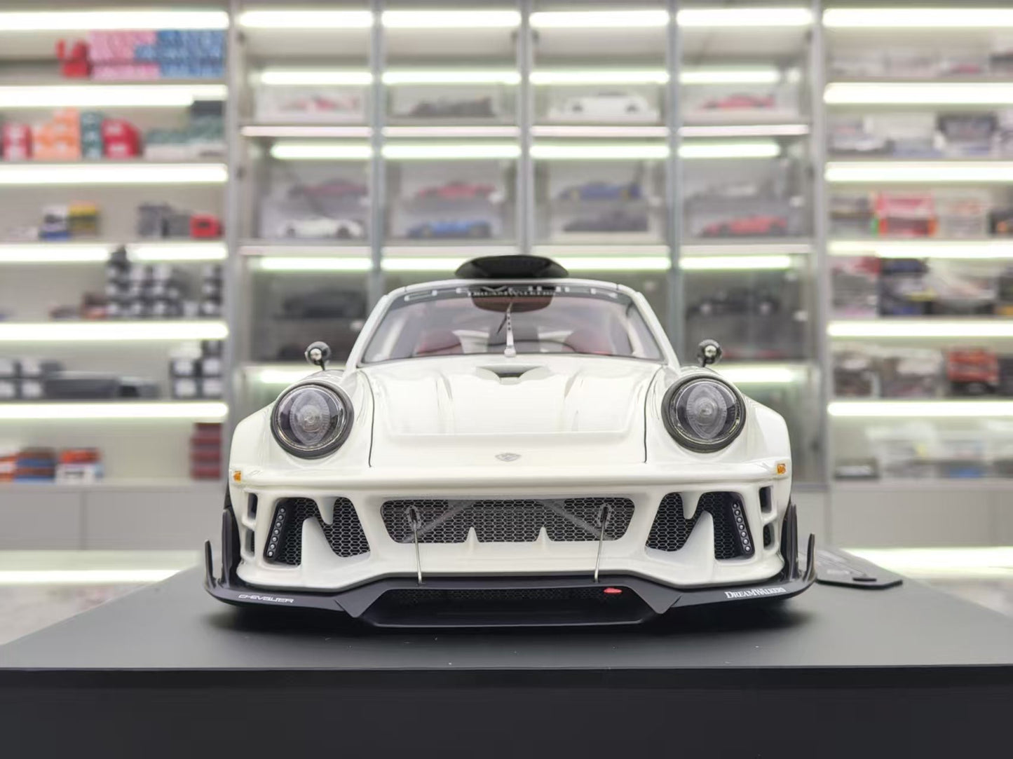 Dreamwallers 1/18 Porsche 911 Modified White Simulated Car Model C-D995-SW01