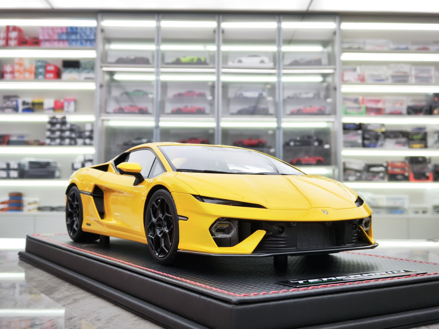 MR 1/18 Lamborghini New Generation Baby Bull Temerario Hardtop Giallo Inti (Indi Yellow) Simulated Car Model LAMBO062E
