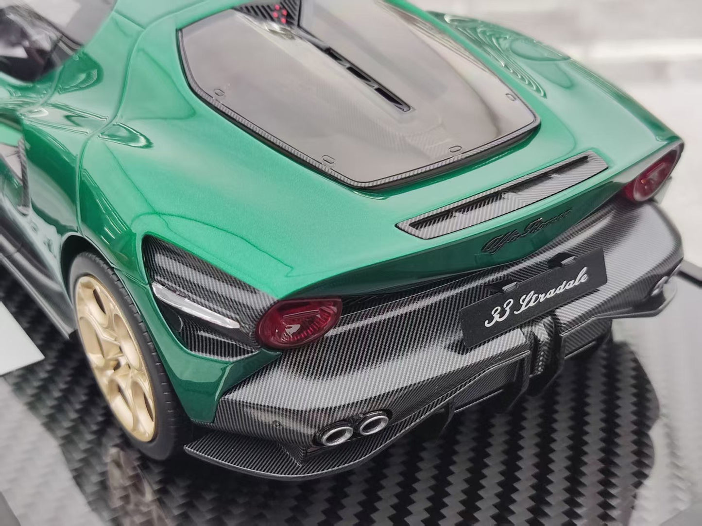 BBR 1/18 Alfa Romeo 33 Stradale Carbon Base Green Car Model P18264DCH
