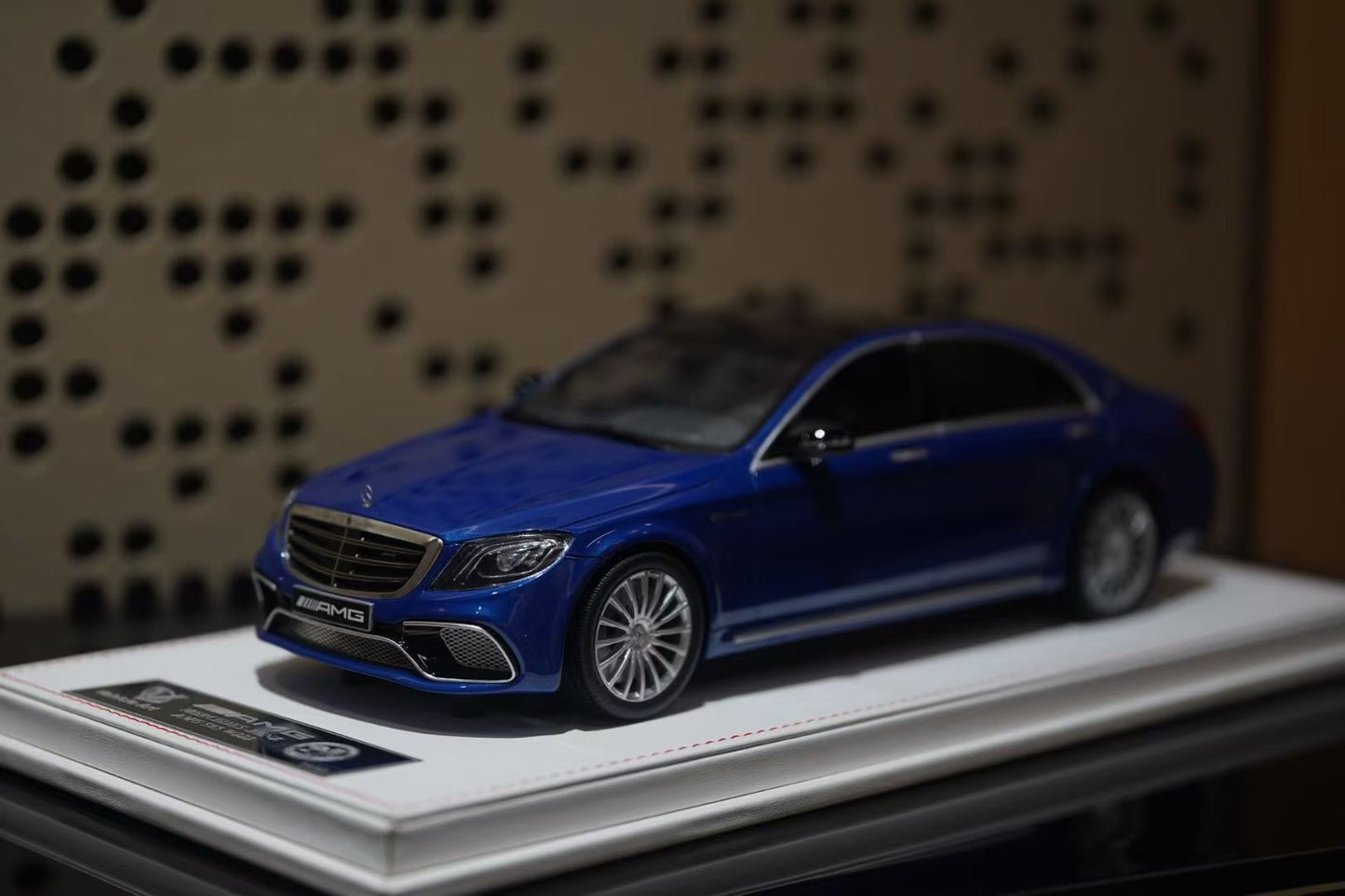 Vehicle Art 1/18 Mercedes-Benz S65 Limited Edition Car Model