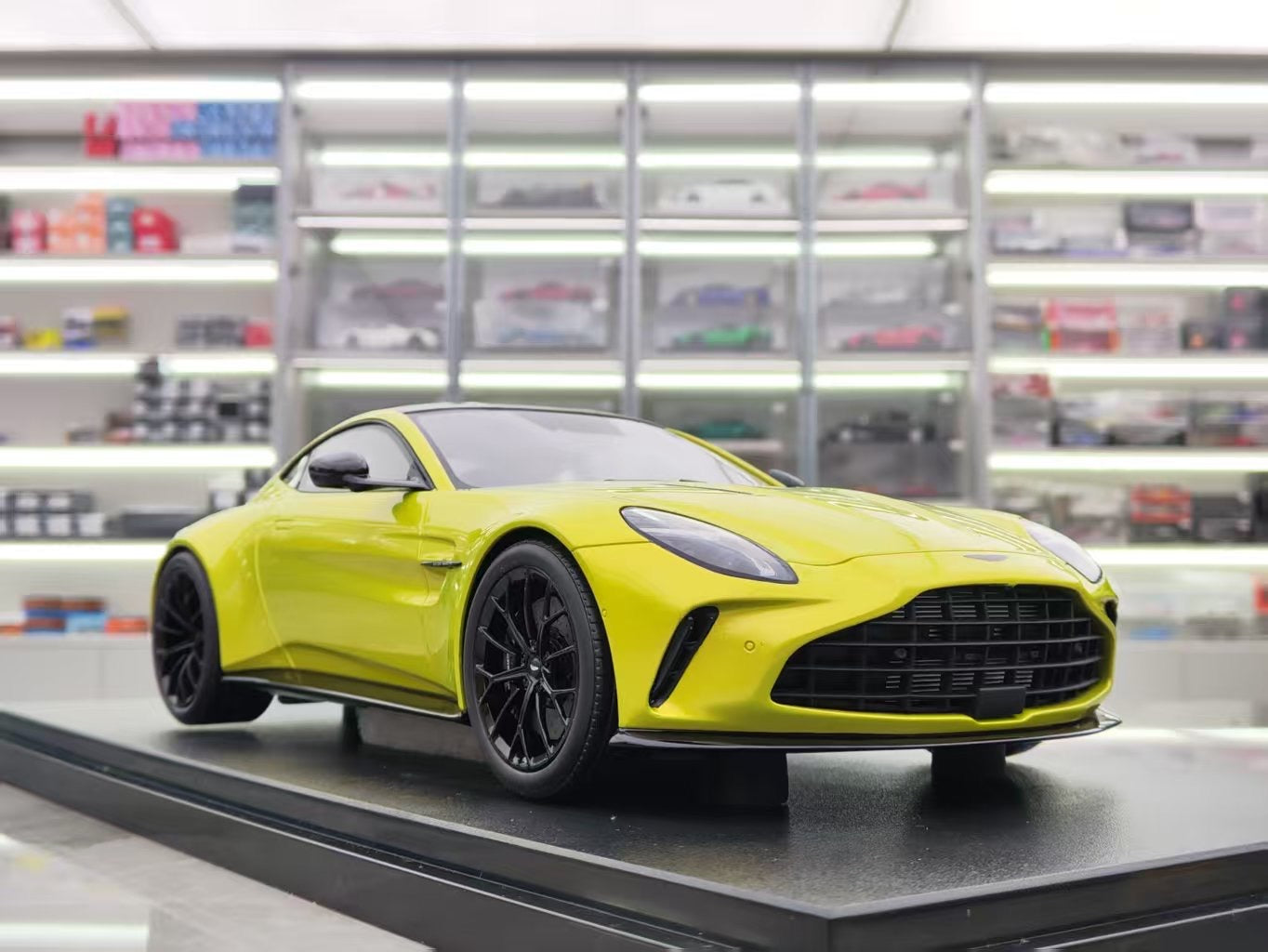 GT SPIRIT 1/18 Aston Martin Vantage Simulation Model Car GT514