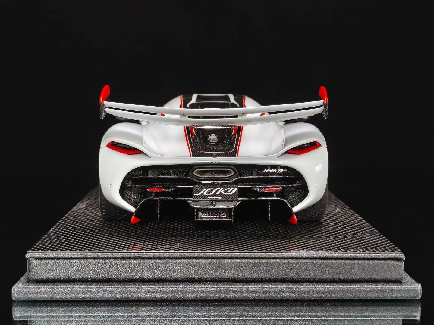 Frontiart 1/18 Koenigsegg Jesko Crystal White Model Car