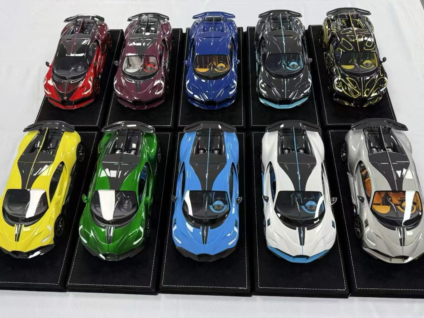 HH 1/18 Bugatti Divo Limited Edition Model Car