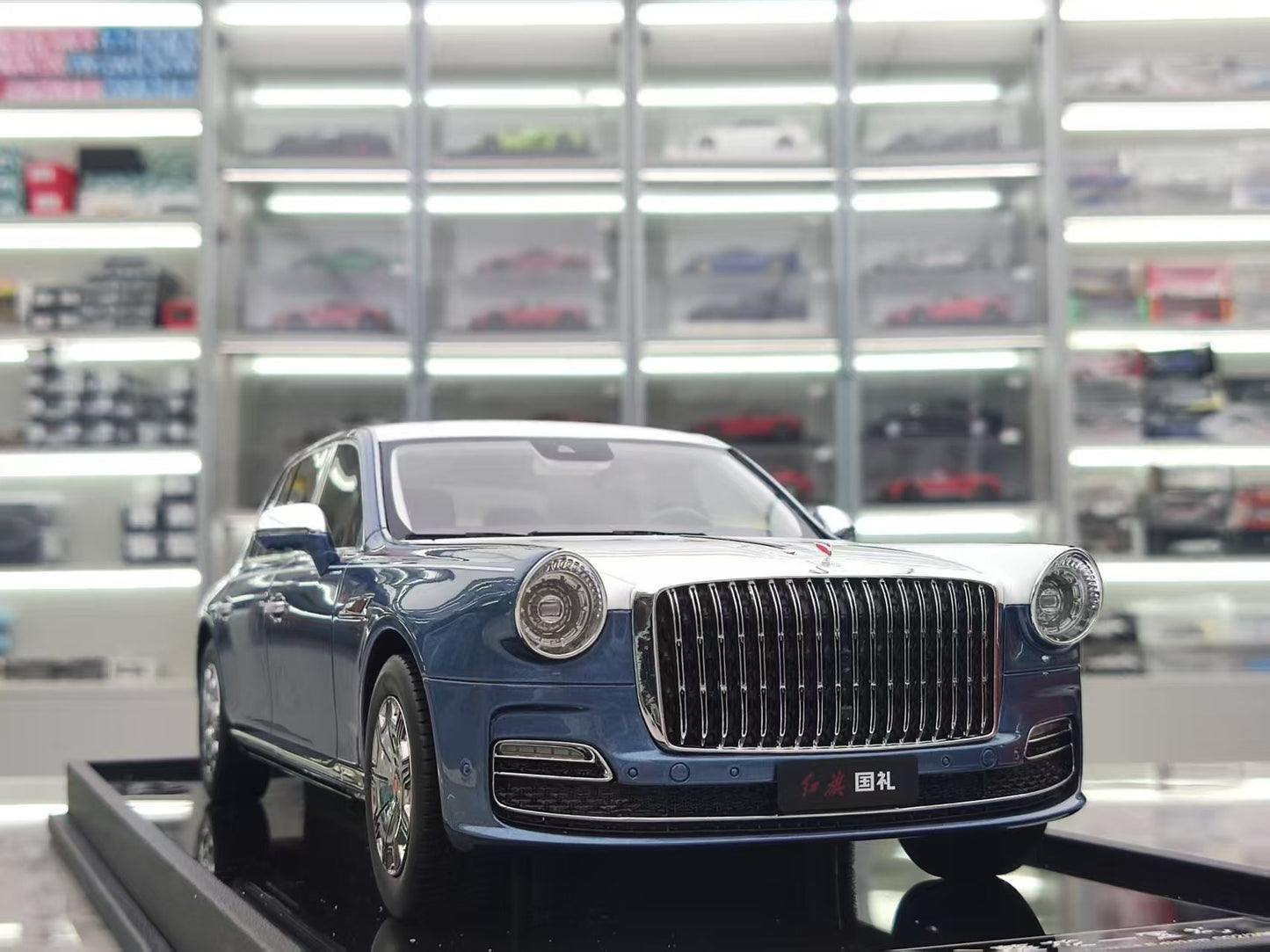 MOTORHELIX 1/18 Hongqi State Gift, Model Car MH309