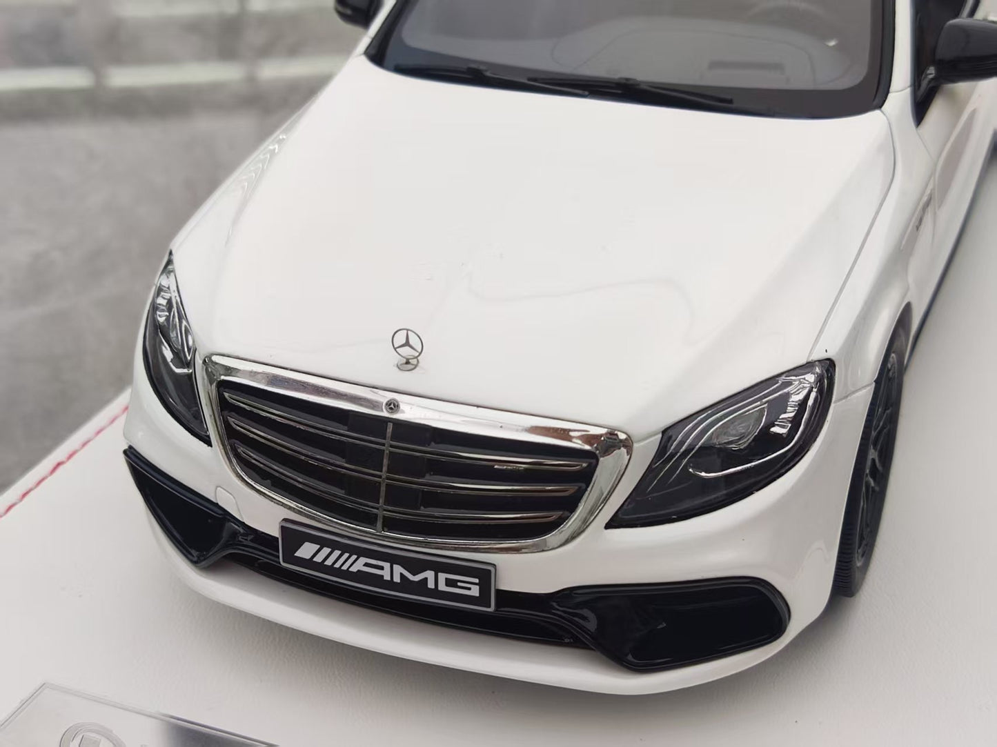 VEHICLE Art 1/18 Mercedes-Benz S63 White Resin Car Model JM-VA001
