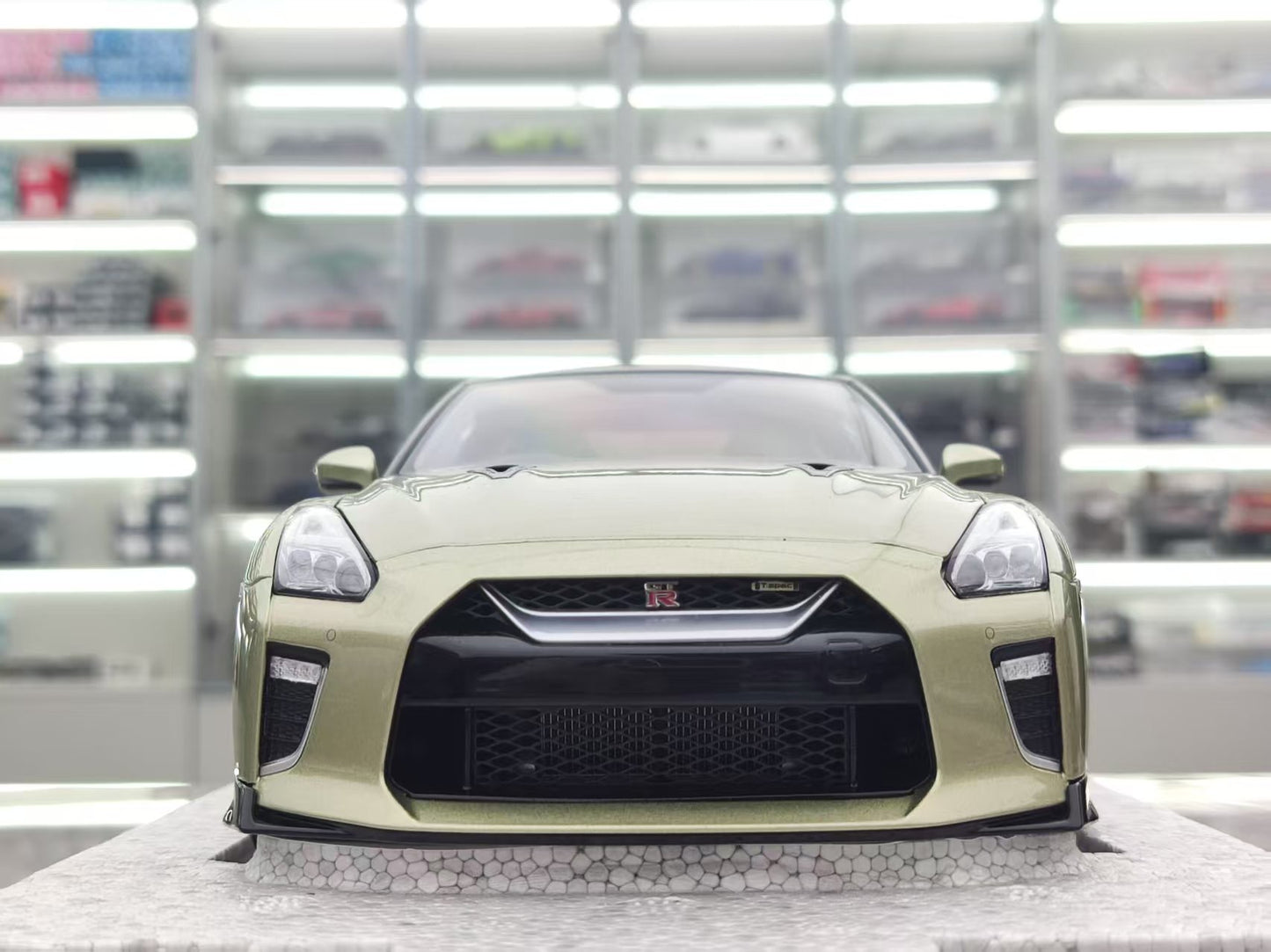 MOTORHELIX 1/18 Nissan GT-R (R35) Track Edition Engineered by NISMO T-Spec, Emerald Green, Model Car Decoration MH310