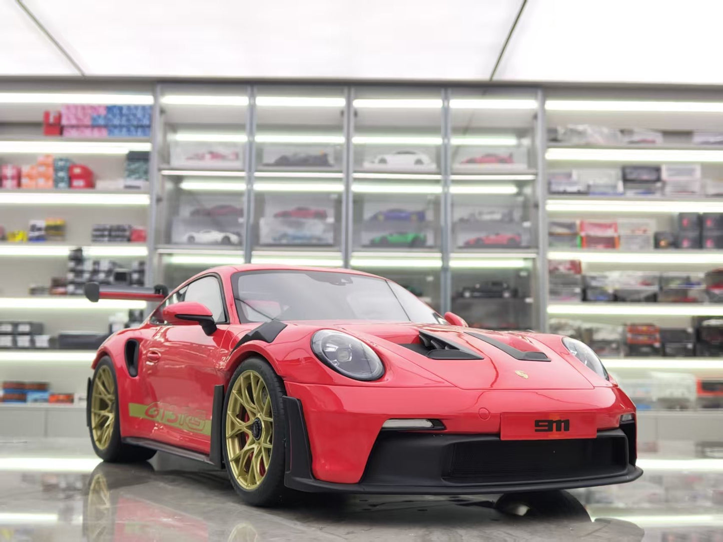 GT SPIRIT 1/12 Porsche 911 992GT3RS Model Car GT939