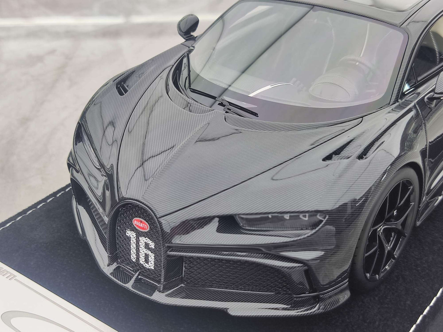 HH Model 1/18 Bugatti Chiron Pur Sport Black Carbon Fiber HH460
