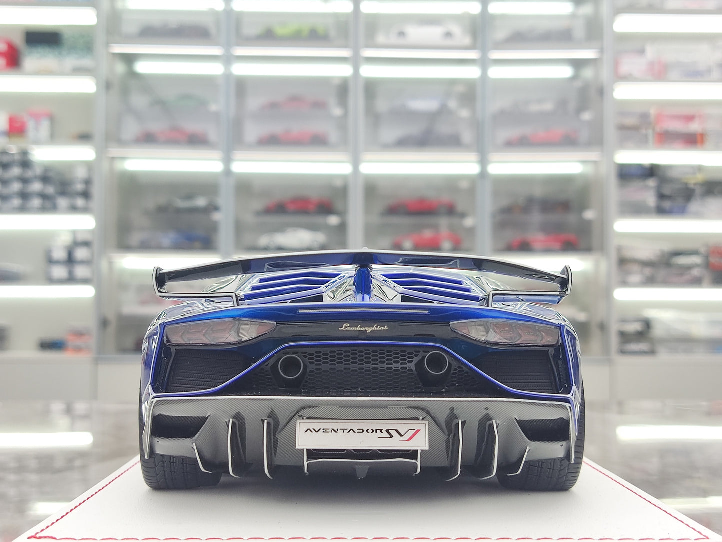 CE 1/18 Lamborghini SVJ Fluorescent Resin Car Model JS-CE004