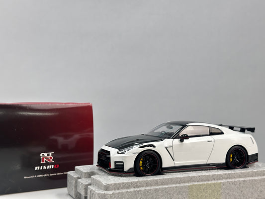 MOTORHELIX 1/18 Nissan GT-R NISMO (R35) Special Edition 2022 Brilliant Pearl White MH378