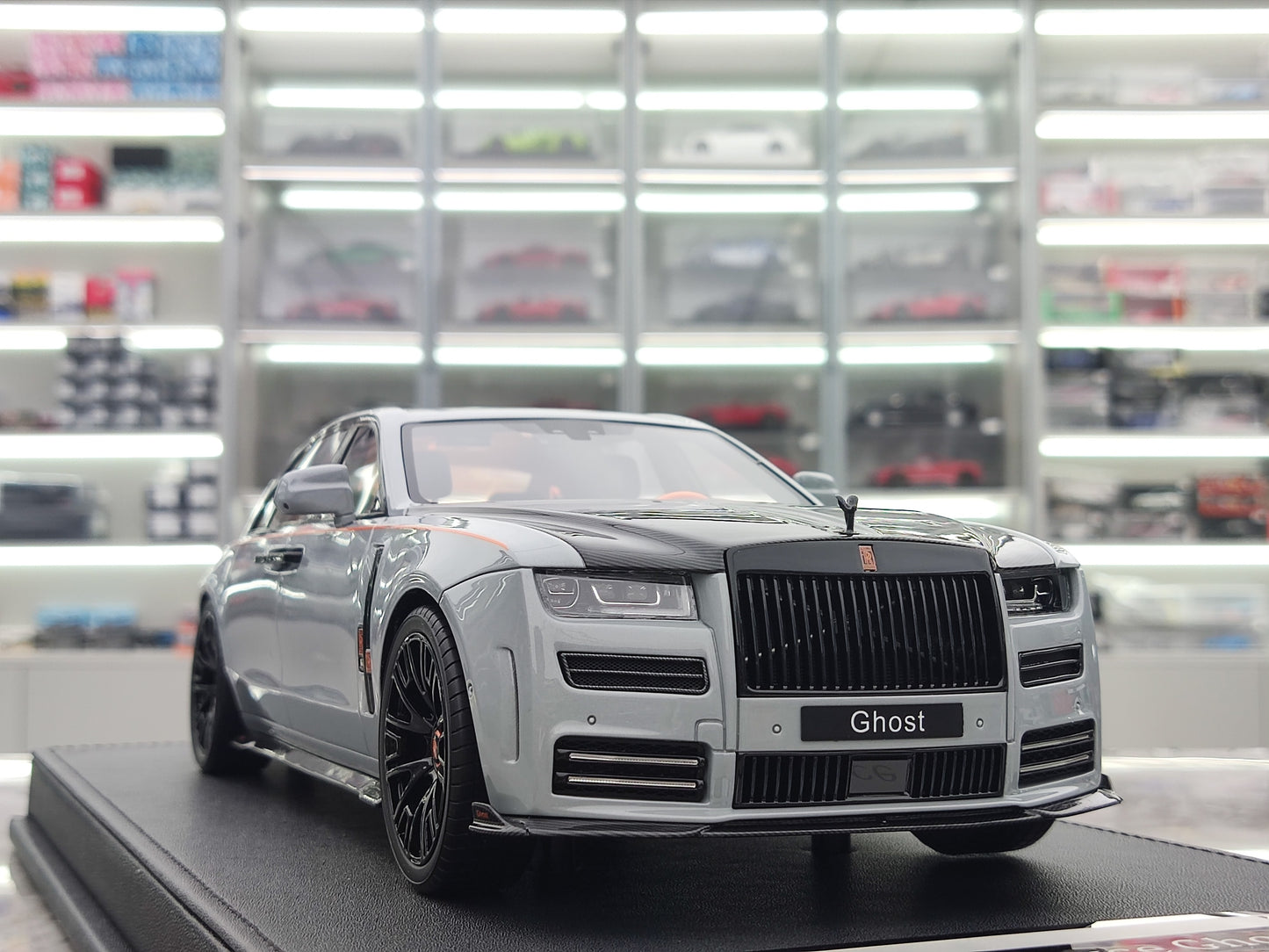 VMB 1/18 Rolls-Royce Ghost Grey Carbon Hood Resin Model JS-VMB003
