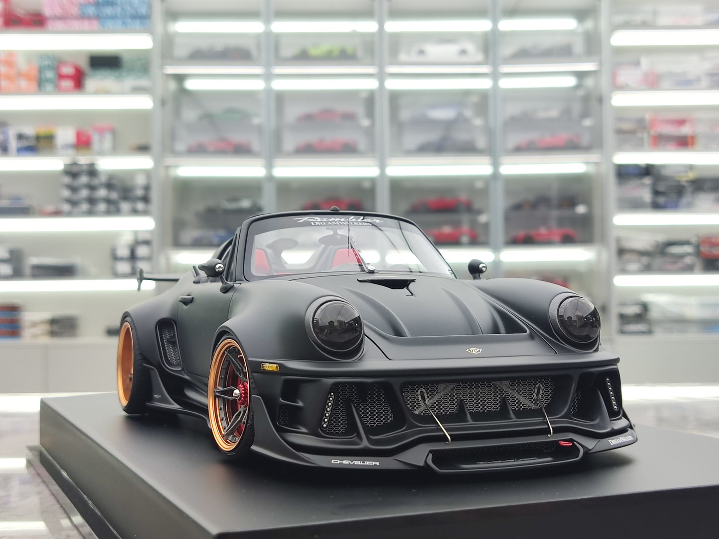 Dreamwalkers 1/18 Porsche CHEVALIER D995 Matte Black Model Car C-D995-BK02