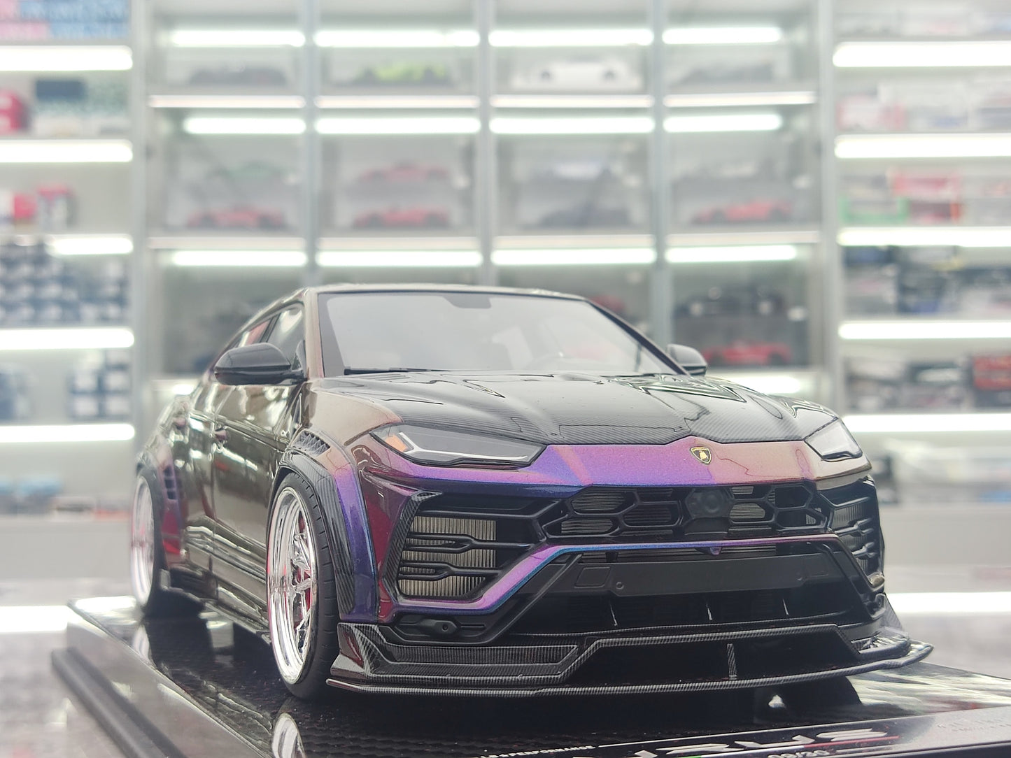 UU 1/18 Lamborghini URUS Color-Changing Purple Resin Car Model JS-UU010