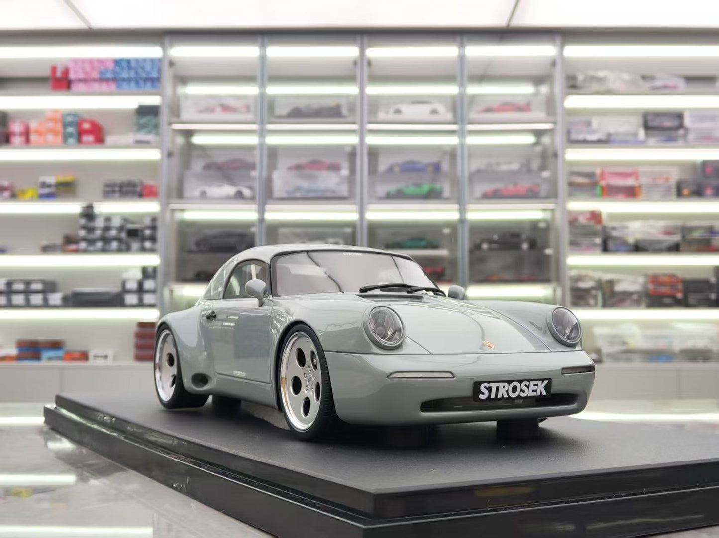 GT SPIRIT 1/18 Porsche Strosek Mega 30 Jaguar Car Model GT924