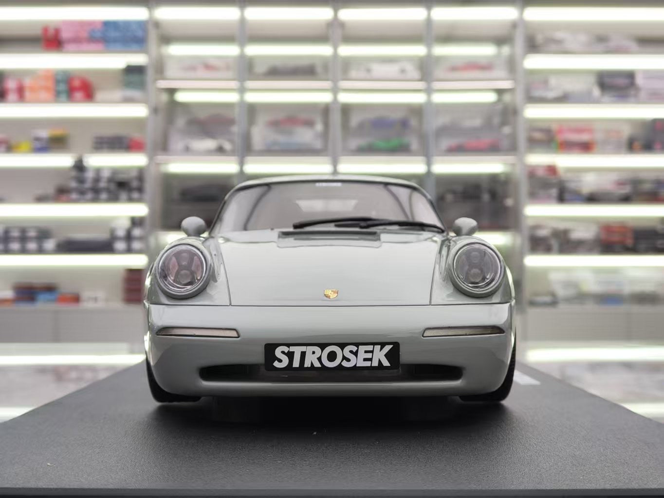 GT SPIRIT 1/18 Porsche Strosek Mega 30 Jaguar Car Model GT924