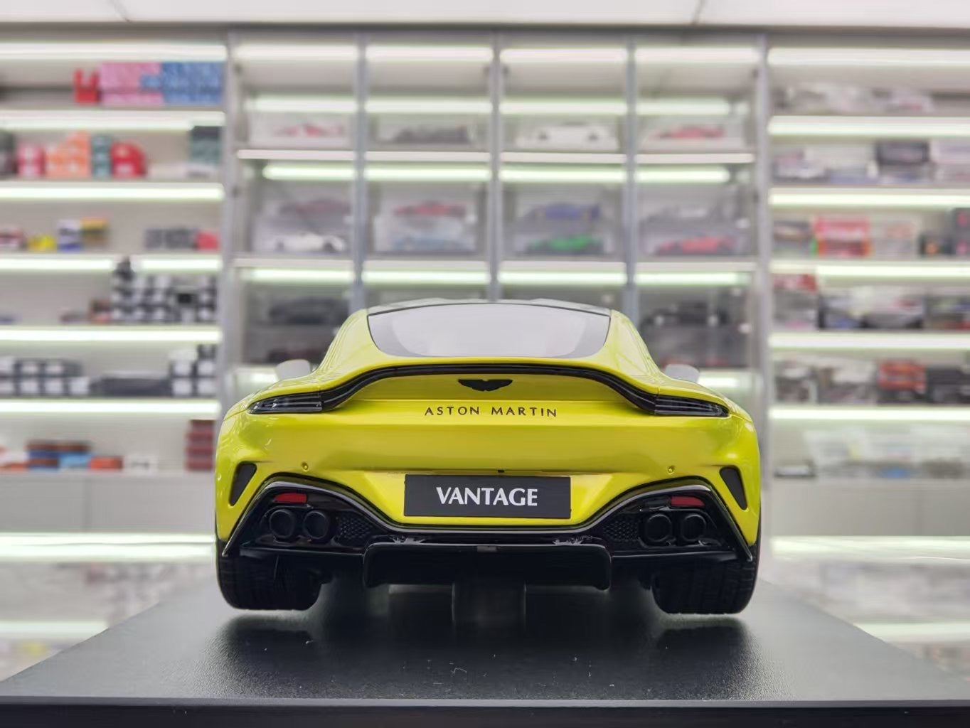 GT SPIRIT 1/18 Aston Martin Vantage Simulation Model Car GT514