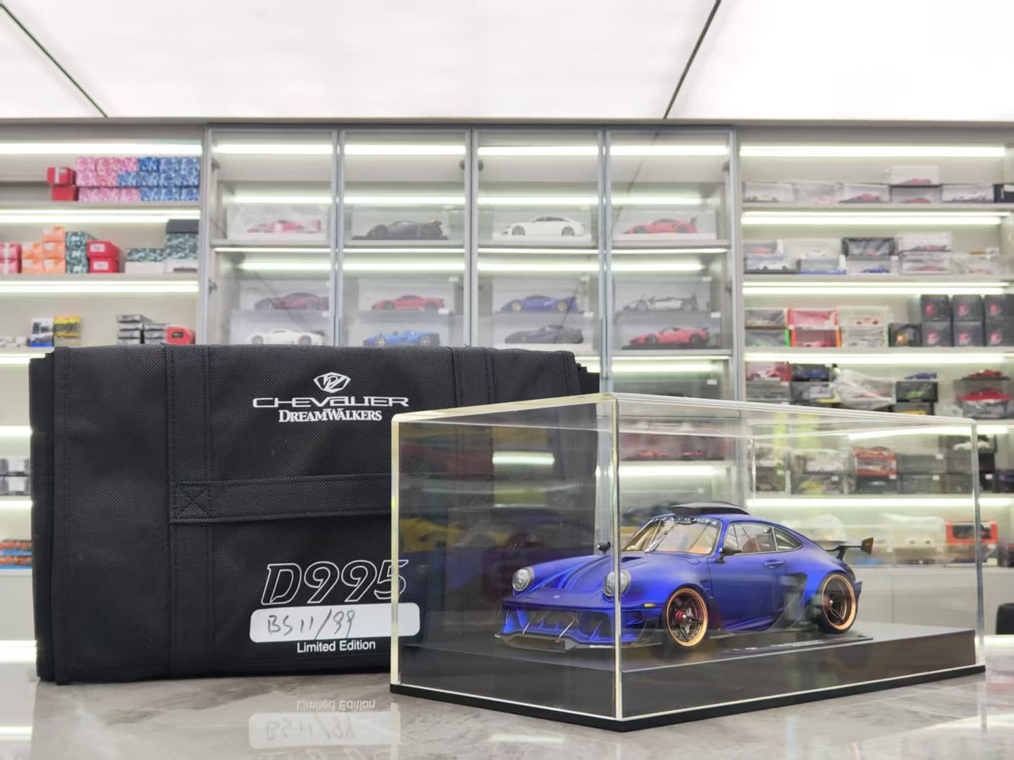 Dreamwallers 1/18 Porsche 911 Modified Blue Simulated Car Model C-D995-BS02