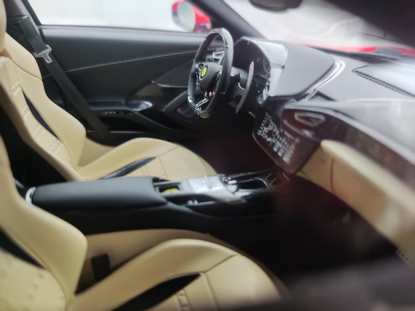 MR 1/18 Ferrari 12 Cilindri Racing Red FE043F