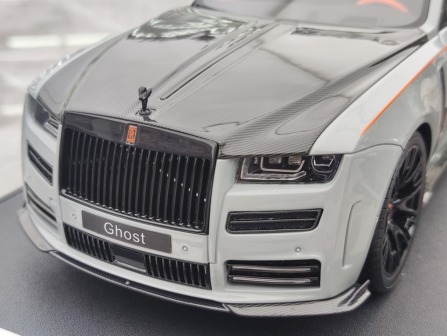 VMB 1/18 Rolls-Royce Ghost Grey Carbon Hood Resin Model JS-VMB003