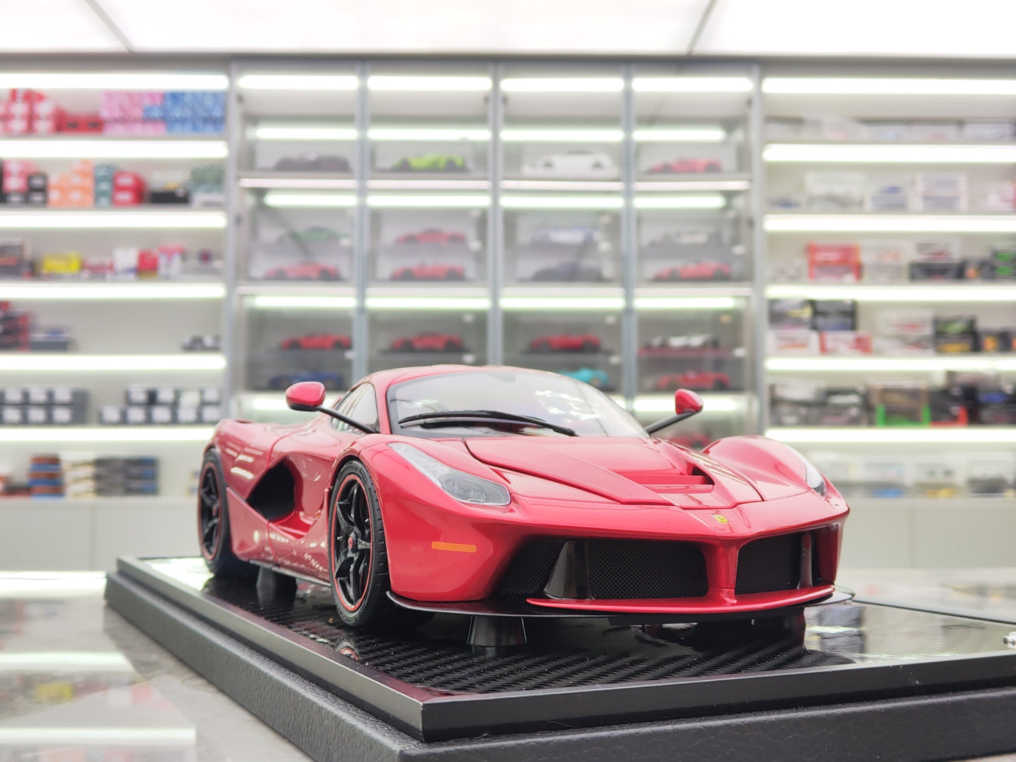 BBR 1/18 Ferrari LaFerrari Hamilton with base alloy car model BBR1822H8CH1