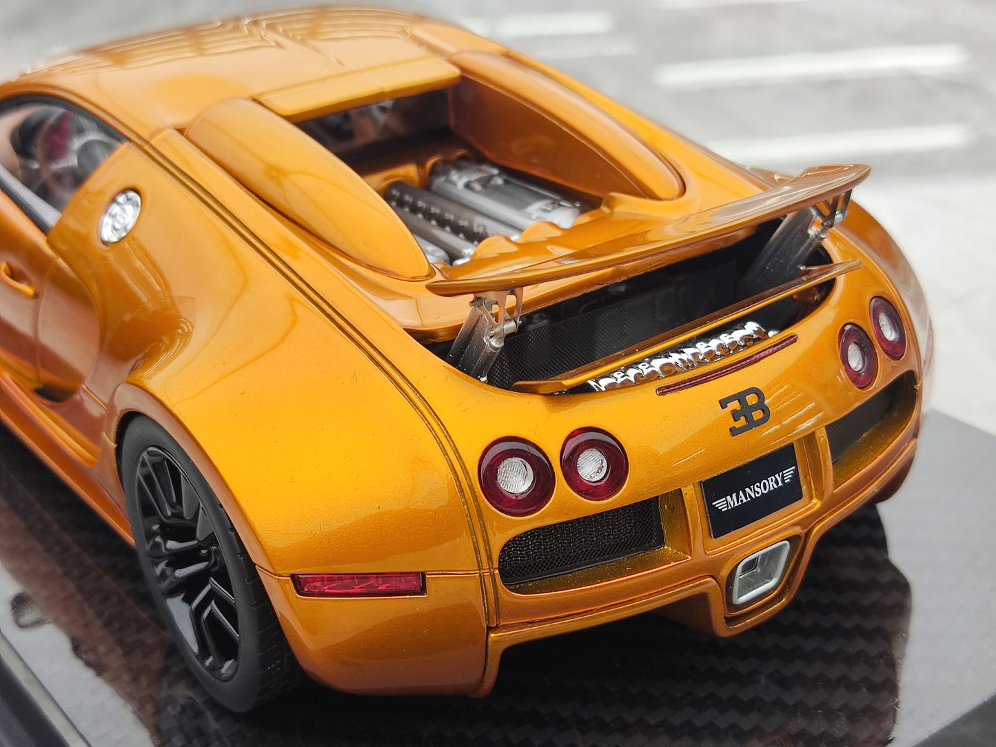UU 1/18 Bugatti Veyron Gold Resin Car Model JS-UU002