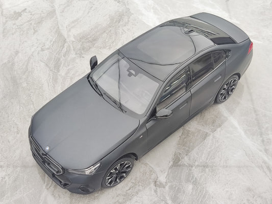 MINICHAMPS 1/18 BMW i5 Metallic Gray Simulation Alloy Car Model 110023401