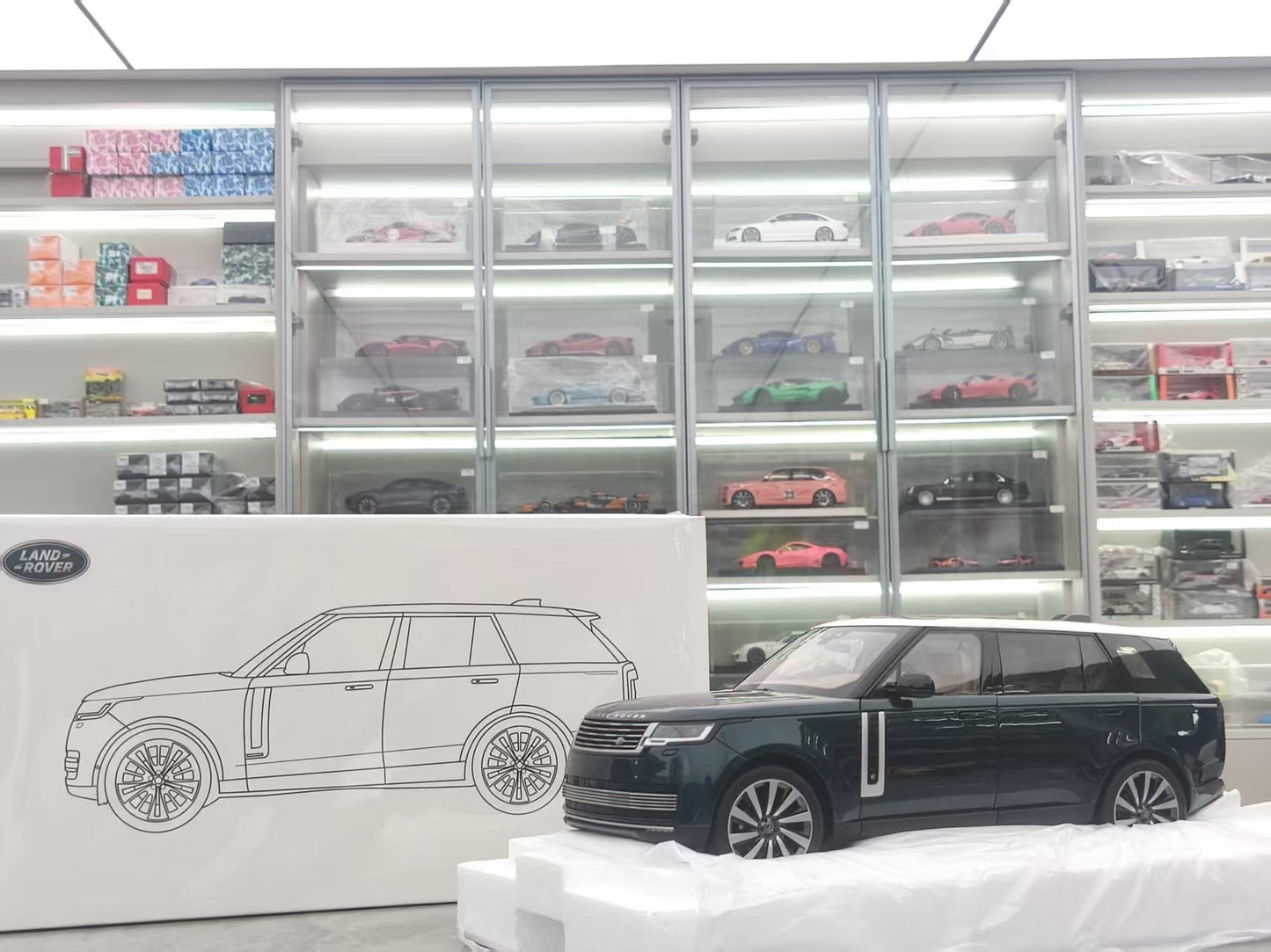 LCD 1/18 Land Rover Range Rover SV Grand Genesis Long Wheelbase Green White Top Alloy Model LCD119