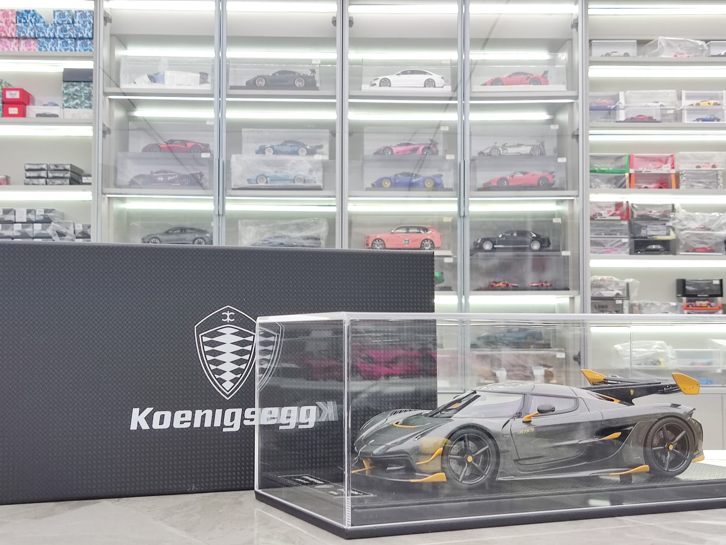 FRONTIART 1/18 Koenigsegg Jesko Carbon Gold FA149