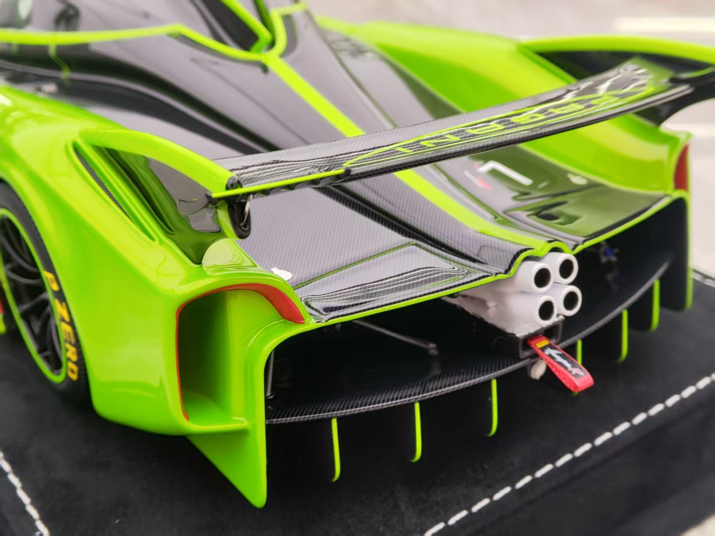 HH Model 1/18 Pagani Huayra R Metallic Apple Green Limited Edition Car Model HH472