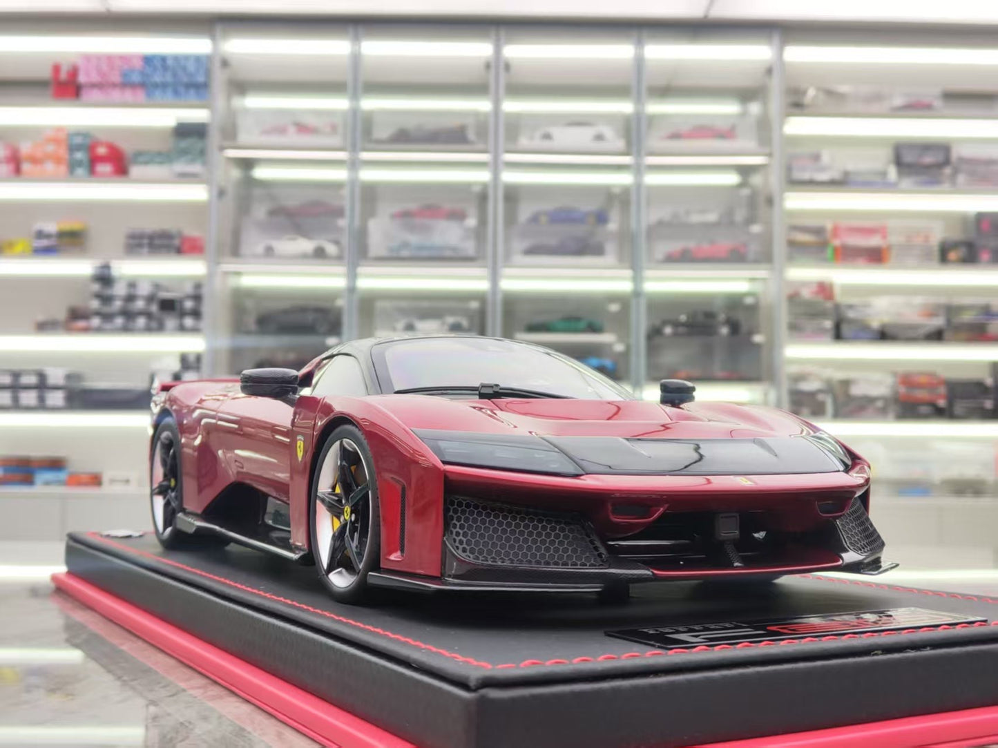 MR 1/18 Ferrari F80 Hardtop Red Model Car FE045A