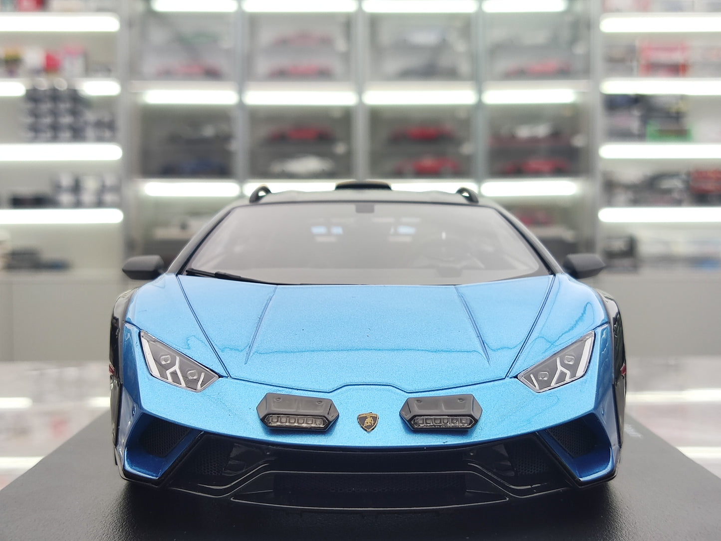 TOPSPEED 1/18 Lamborghini Huracan Sterrato blue model car TS0609
